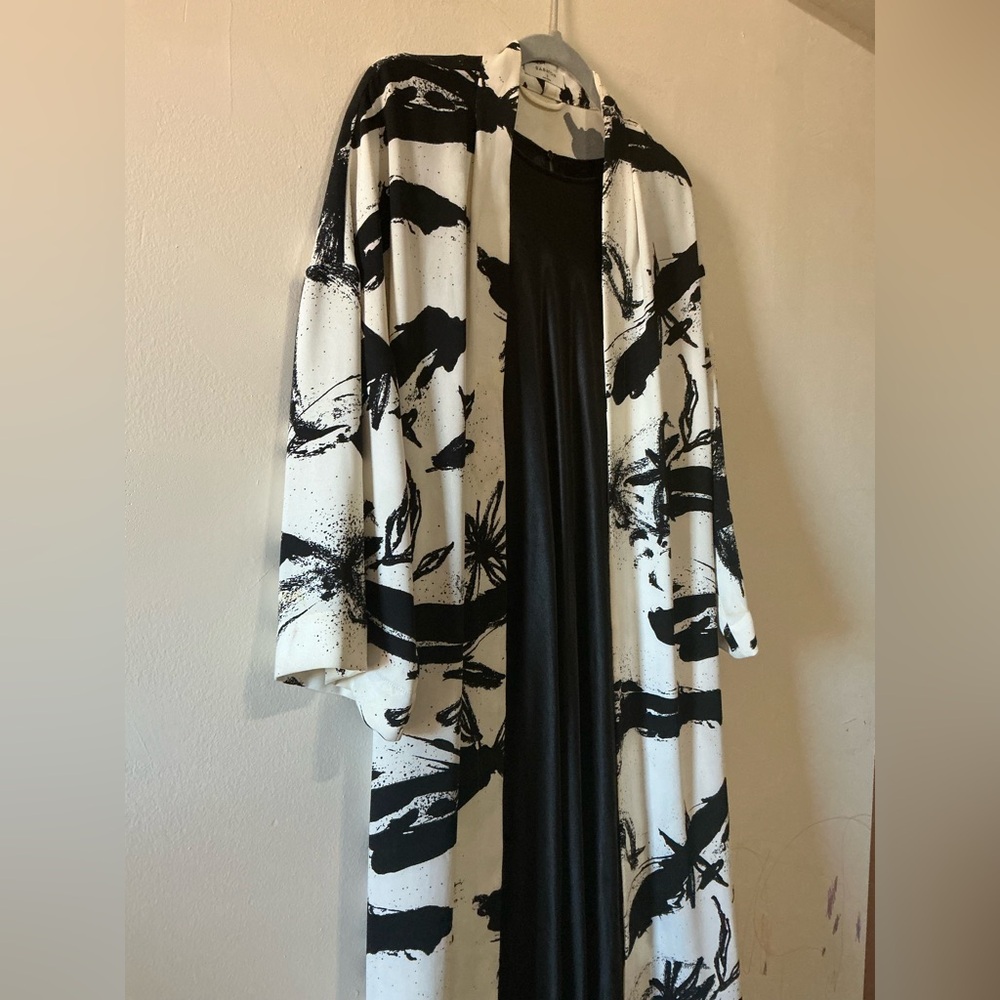 Babaton Black and White Abstract Print Duster jacket - Picture 6 of 6